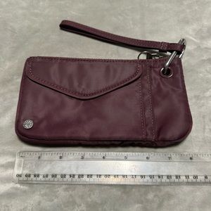 Athleta Clutch w zipper closure